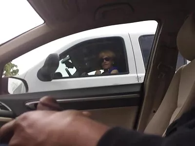 લેસ્બિયન એકબીજાને સંતોષી રહ્યા છે
