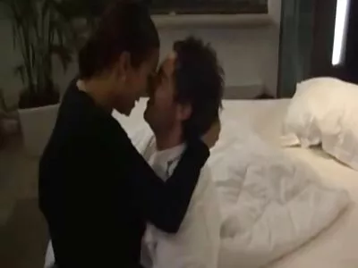 નરક શ્યામા ચૂસે છે અને POV માં BF ની લાકડીને ચૂડે છે