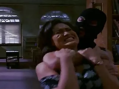 Kosame Dash વિશાળ ટોટી ચૂસે છે અને ગેરેજ માં fucked