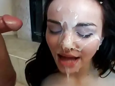 આરાધ્ય છોકરી કમ વિશે છે