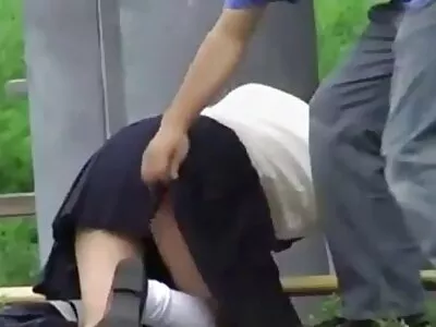 સર્વોપરી સોનેરી milf તેના pussy હજામત કરવી છે