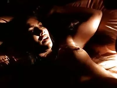 યંગ હોટી એલા રીસ આંતરરાષ્ટ્રીય pussy pounding ભોગવે છે