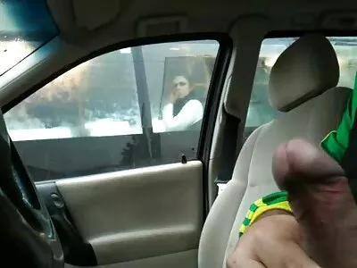 સેક્સી છોકરી ઇવા લોવિયાએ સોફા પર શેગ કર્યો