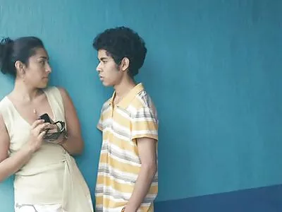 સ્લિમ બેબ Ciara Riviera ઓફિસમાં pounded નહીં