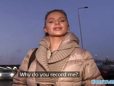 મોટા titted ગૃહિણી તેના માળી fucking છે