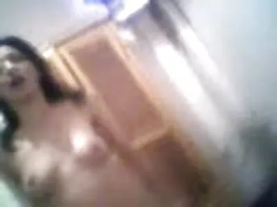 ક્યૂટ આદુ કિટ્ટી મરી હાર્ટ એક blowjob આપે છે અને ગુદા મૈથુન ધરાવે છે